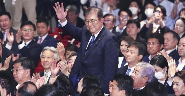 日本一男子向自民党总部投掷燃烧物并开车冲撞首相官邸 