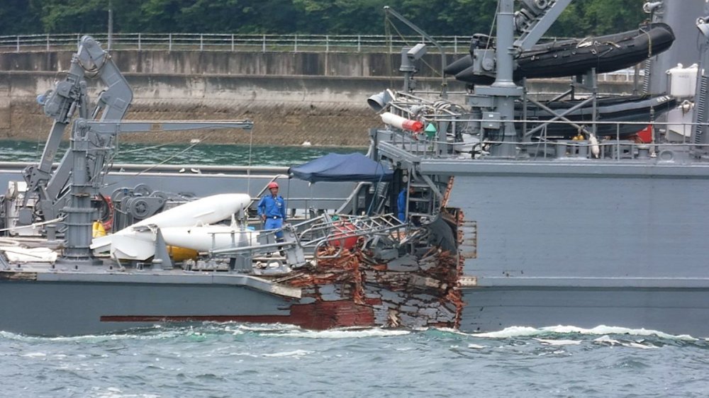 日本海上自卫队一艘扫雷艇起火 